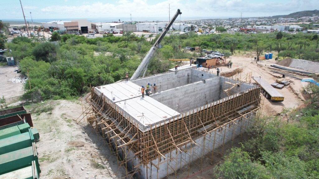 Placa alveolar TRABIS en Los Cabos: rapidez, resistencia y seguridad en proyectos hidráulicos de gran escala.